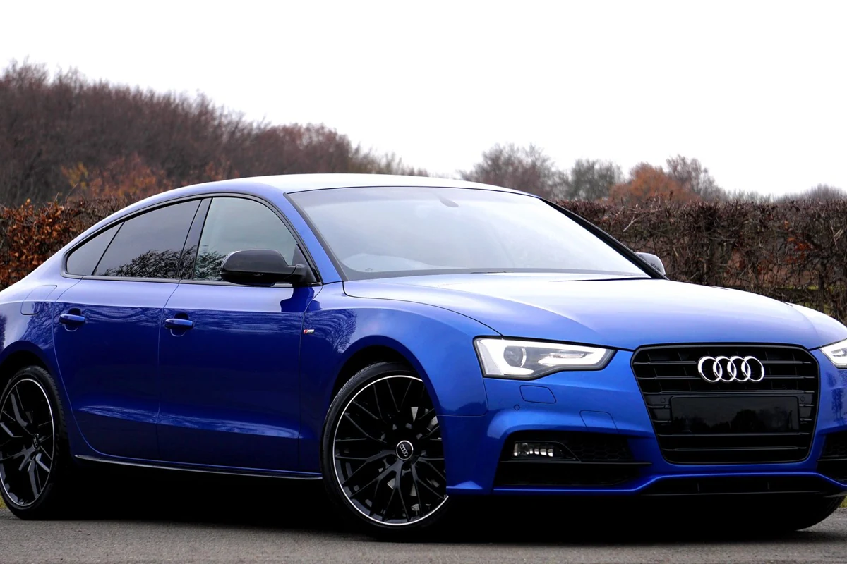 Audi Sedan Biru; foto stok ilustratif, bukan unit yang ditawarkan